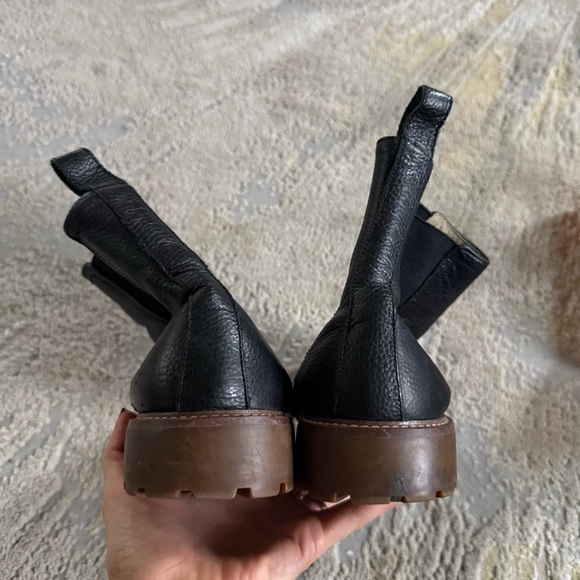 Banana Republic black leather Chelsea ankle boots pull on classic 10.5